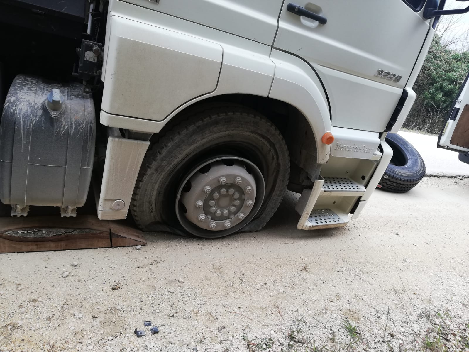 Hafriyat kamyon lastik tamiri